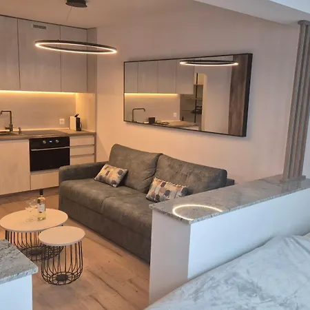 Wolf Apartment *